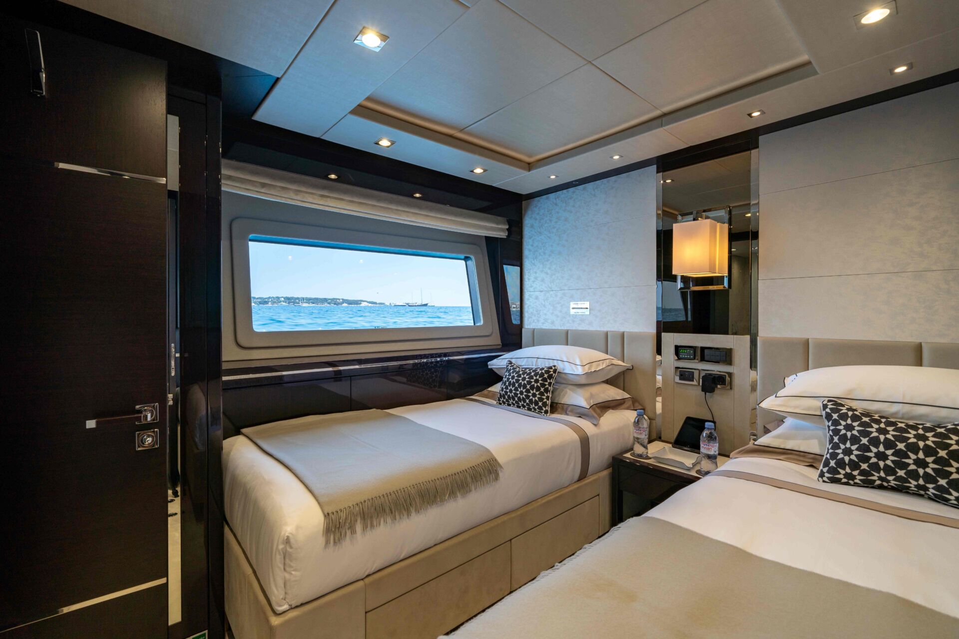 Noroader twin cabin