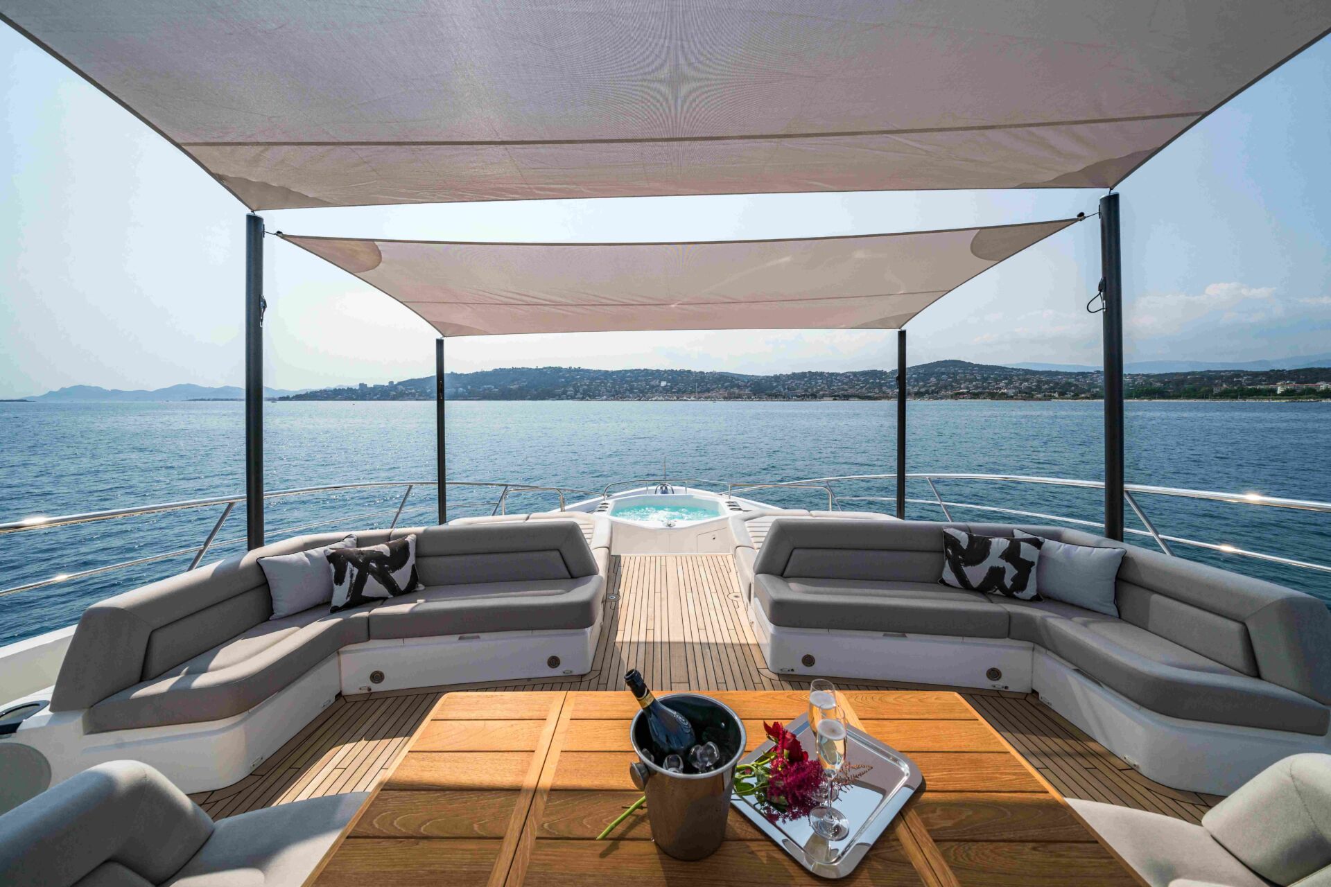 Noroader foredeck